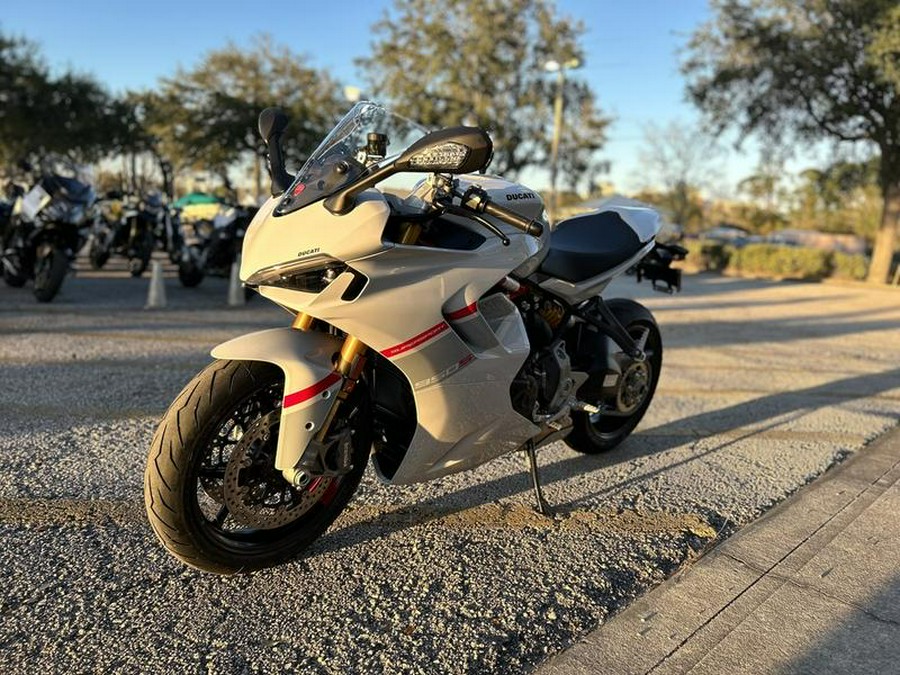 2024 Ducati Supersport 950 S White Stripe