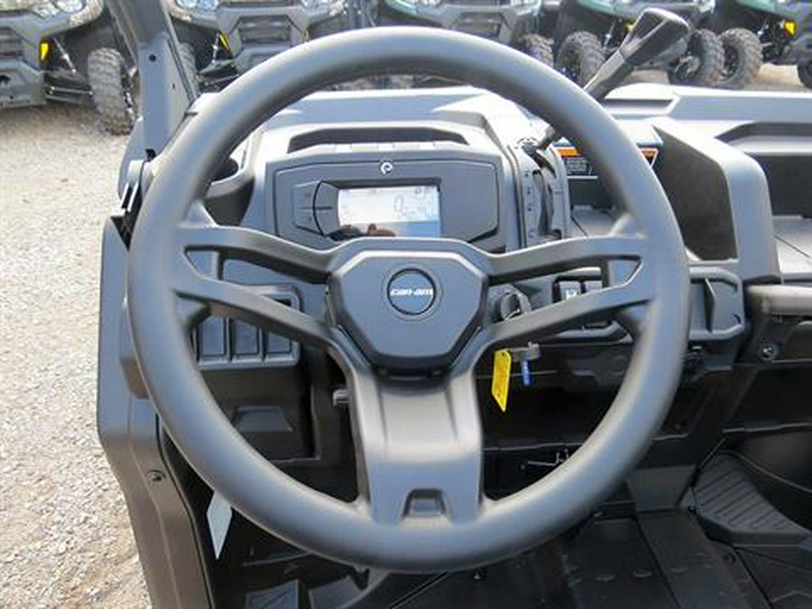 2025 Can-Am Defender DPS HD10