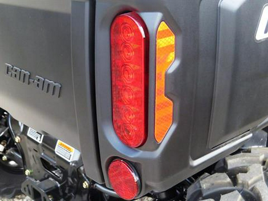 2025 Can-Am Defender DPS HD10