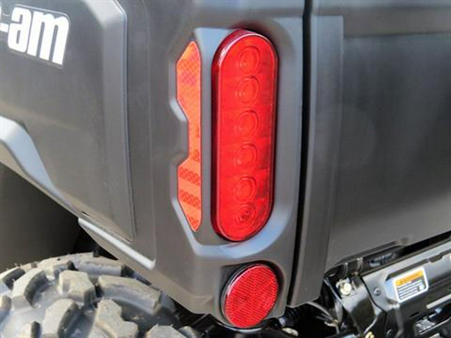 2025 Can-Am Defender DPS HD10
