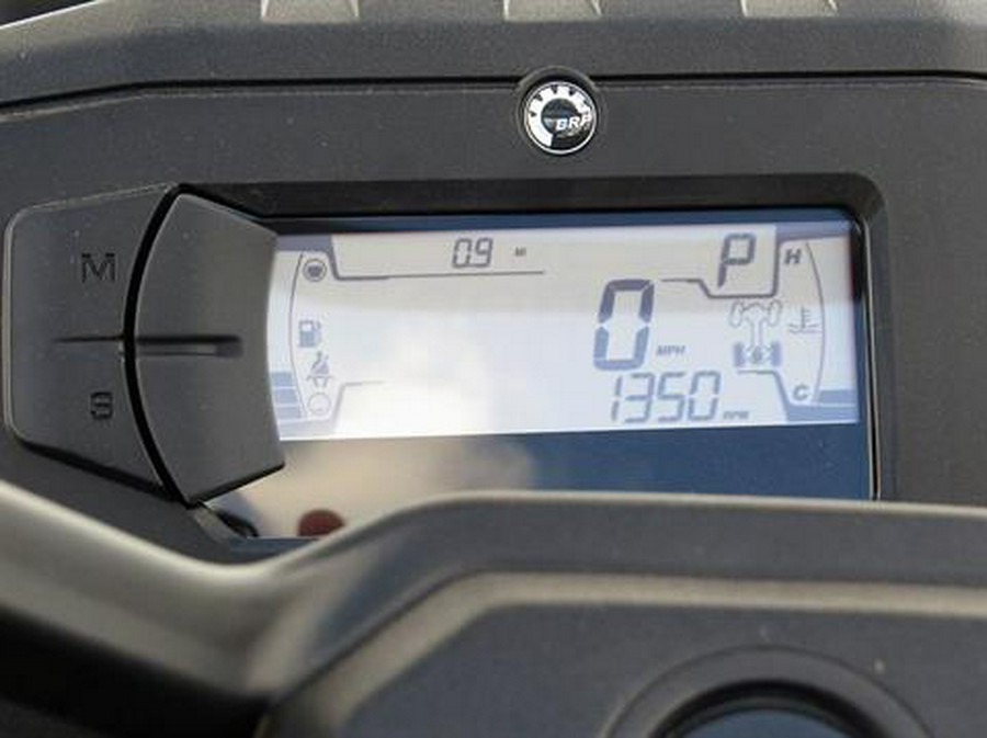 2025 Can-Am Defender DPS HD10