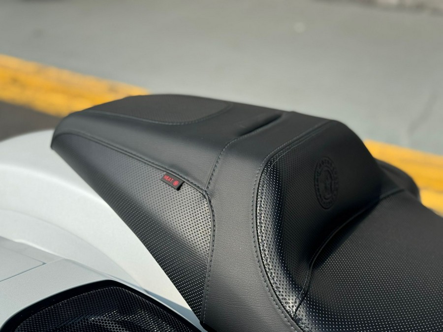 2025 Indian Motorcycle Chieftain® PowerPlus Dark Horse with PowerBand Audio