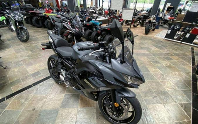 2024 Kawasaki Ninja® 650 Metallic Covert Green/Metallic Spark Black