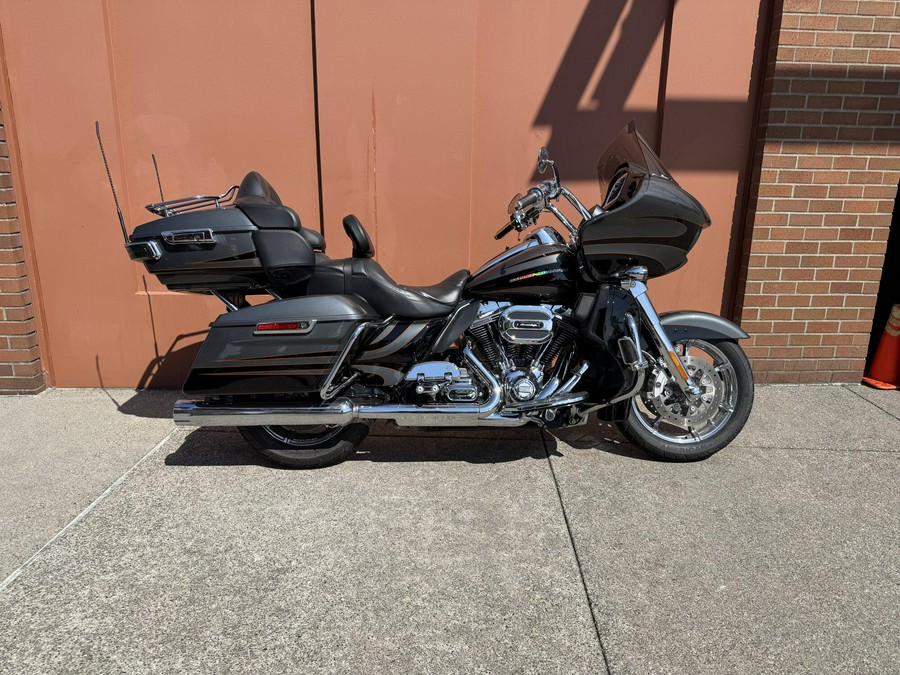 Harley-Davidson® CVO™ Road Glide® Ultra Carbon Dust/Charcoal Slate
