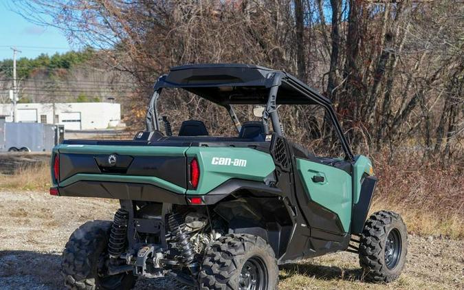 2025 Can-Am® Commander DPS 700