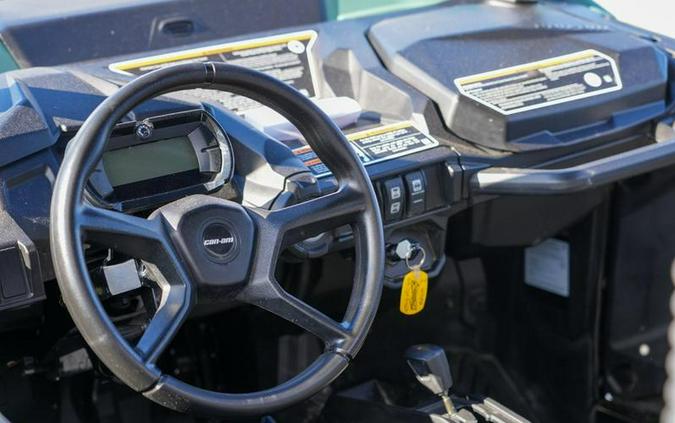 2025 Can-Am® Commander DPS 700