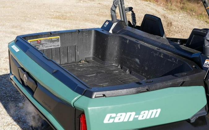 2025 Can-Am® Commander DPS 700