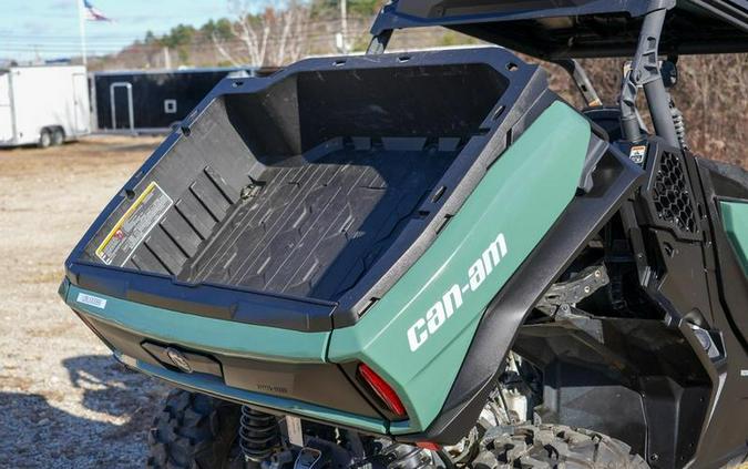 2025 Can-Am® Commander DPS 700