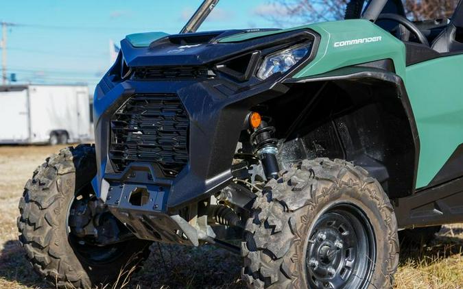2025 Can-Am® Commander DPS 700