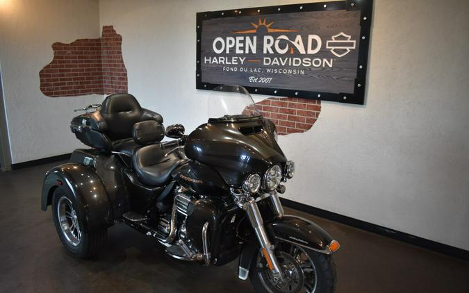2019 Harley-Davidson® Tri Glide® Ultra Silver Flux/Black Fuse