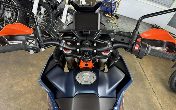 2027 KTM Adventure 890 R Rally