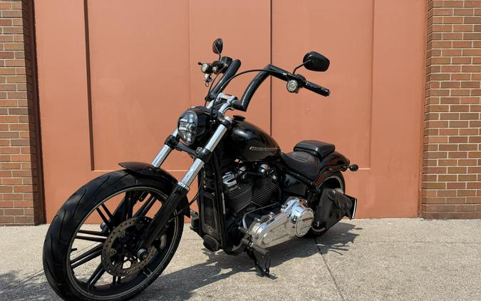 Harley-Davidson® Breakout® 114 Vivid Black