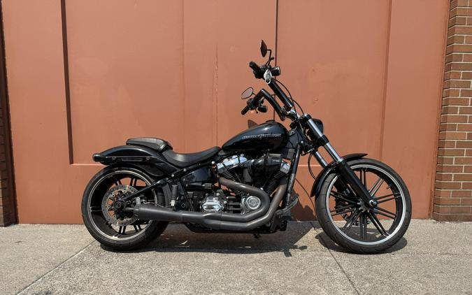 Harley-Davidson® Breakout® 114 Vivid Black