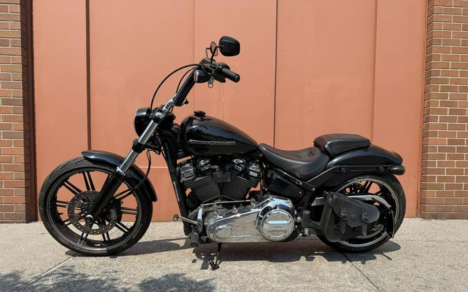 Harley-Davidson® Breakout® 114 Vivid Black