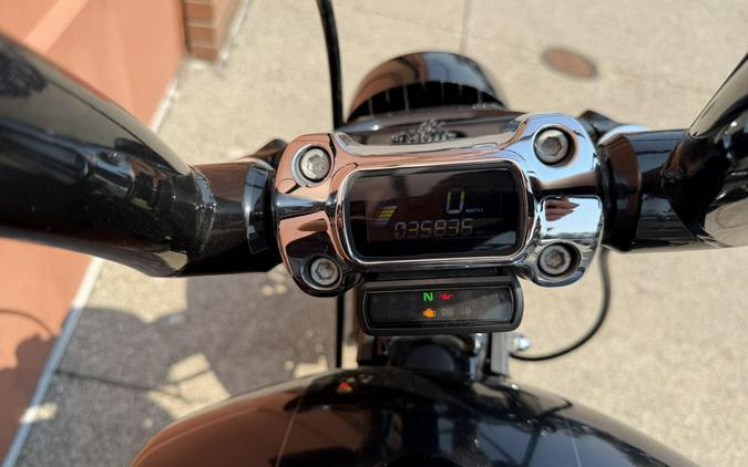 Harley-Davidson® Breakout® 114 Vivid Black