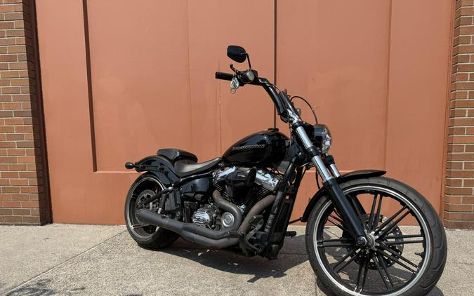 Harley-Davidson® Breakout® 114 Vivid Black