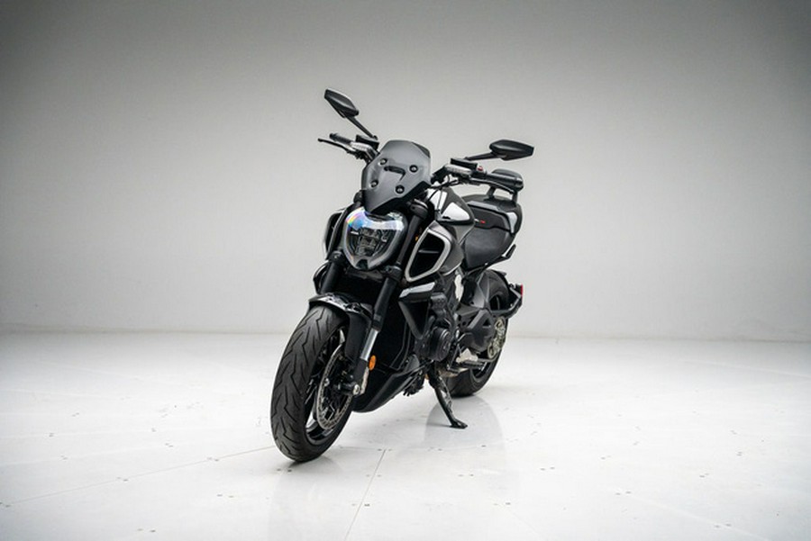 2024 Ducati Diavel V4 Black