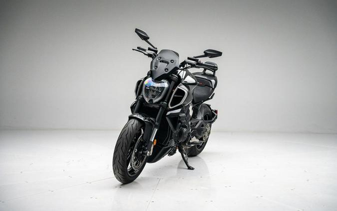 2024 Ducati Diavel V4 Black