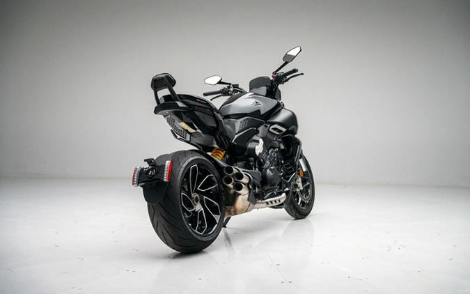 2024 Ducati Diavel V4 Black