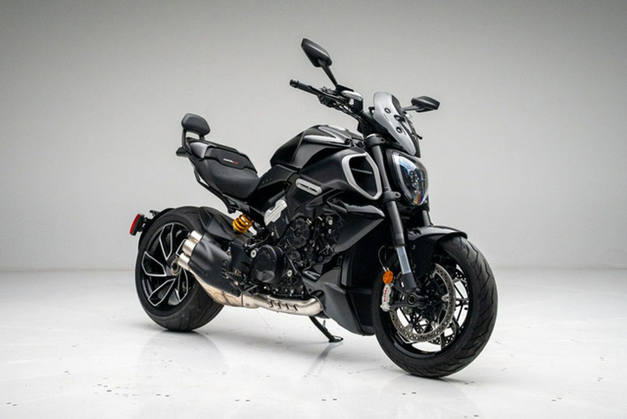 2024 Ducati Diavel V4 Black