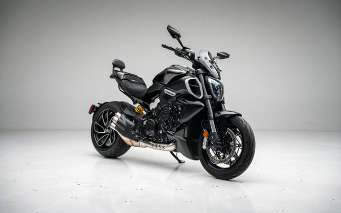 2024 Ducati Diavel V4 Black