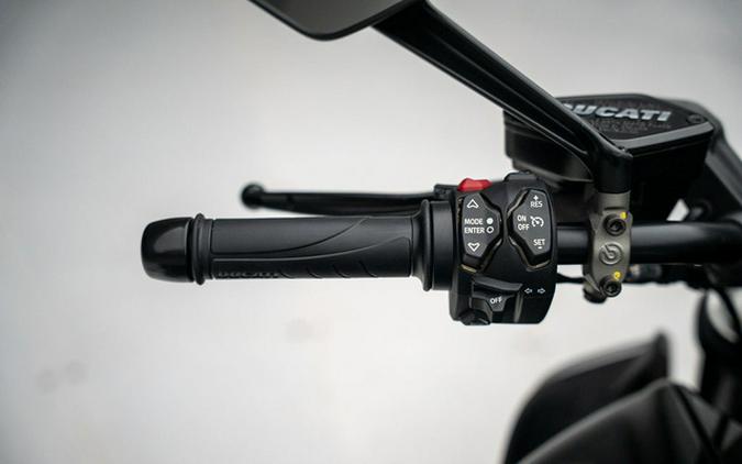 2024 Ducati Diavel V4 Black
