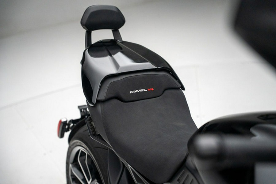 2024 Ducati Diavel V4 Black