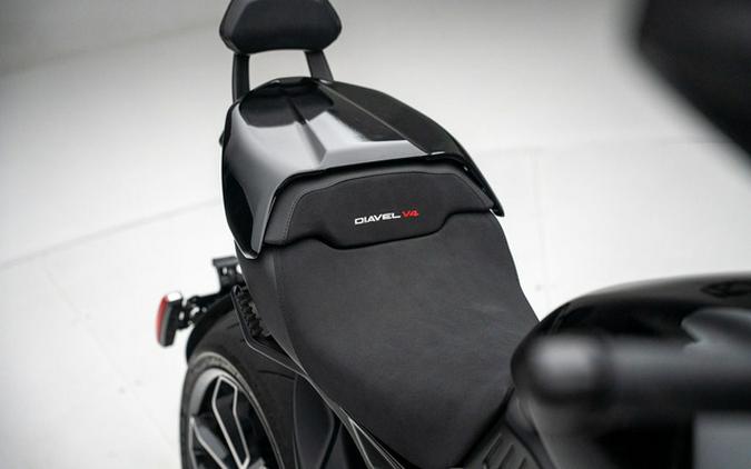 2024 Ducati Diavel V4 Black
