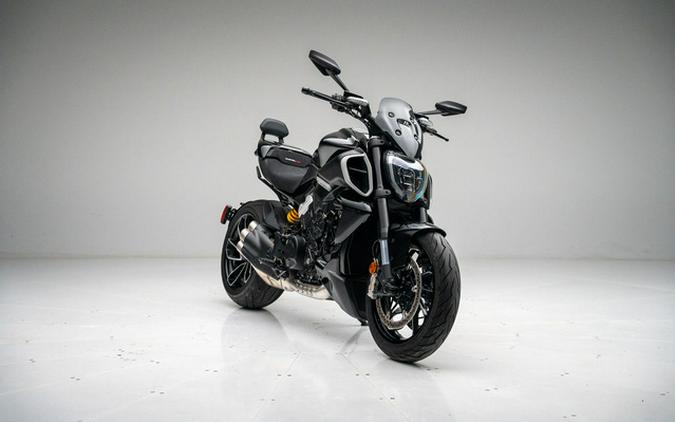2024 Ducati Diavel V4 Black