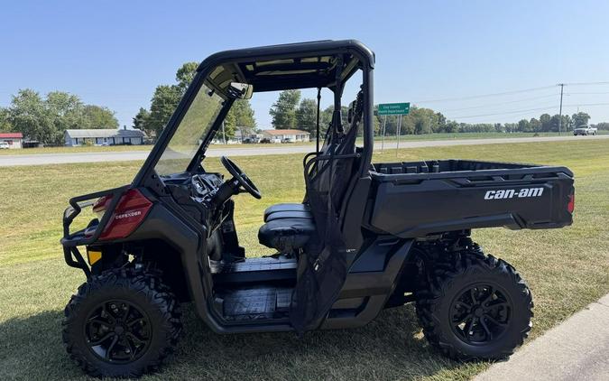 2017 Can-Am® Defender DPS™ HD8