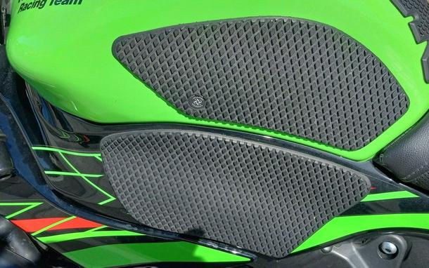 2024 Kawasaki Ninja® ZX™-6R Metallic Flat Spark Black/Ebony