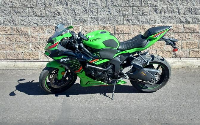 2024 Kawasaki Ninja® ZX™-6R Metallic Flat Spark Black/Ebony