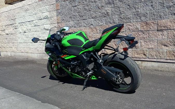 2024 Kawasaki Ninja® ZX™-6R Metallic Flat Spark Black/Ebony