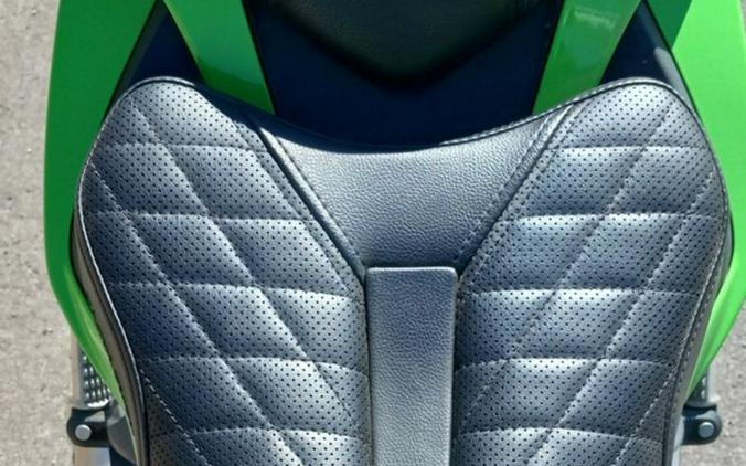 2024 Kawasaki Ninja® ZX™-6R Metallic Flat Spark Black/Ebony