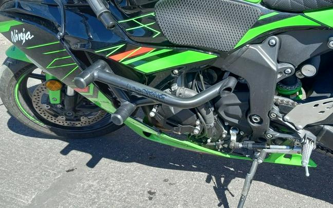 2024 Kawasaki Ninja® ZX™-6R Metallic Flat Spark Black/Ebony