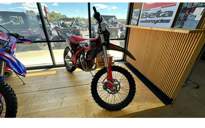 2026 300 XTRAINER - Beta Motorcycles