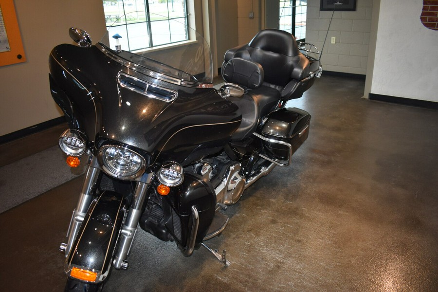 2016 Harley-Davidson® Ultra Limited Low Black Quartz