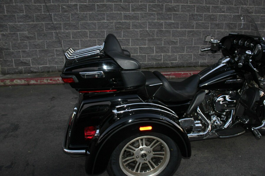 Harley-Davidson® Tri Glide® Ultra 2016 Vivid Black