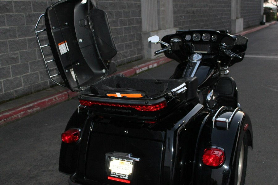 Harley-Davidson® Tri Glide® Ultra 2016 Vivid Black