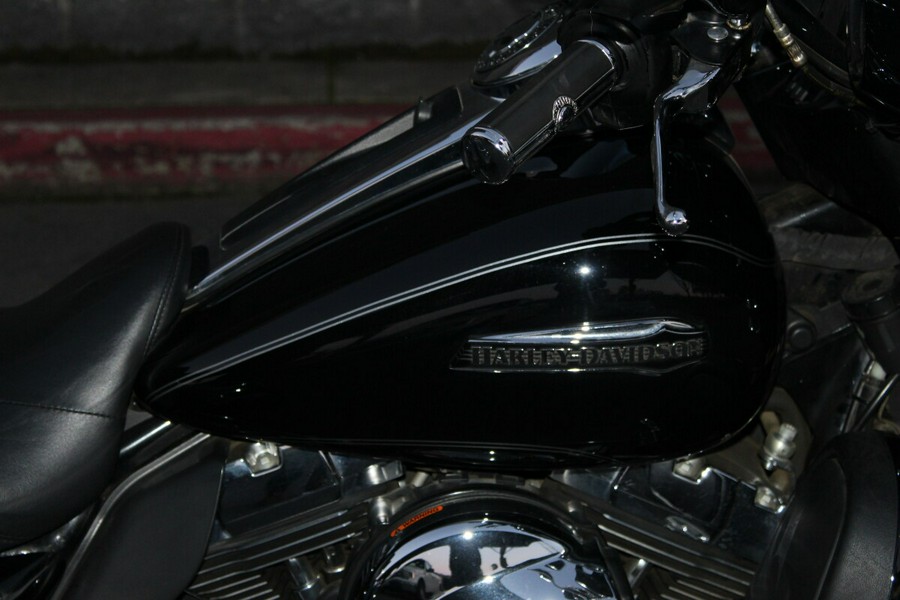 Harley-Davidson® Tri Glide® Ultra 2016 Vivid Black