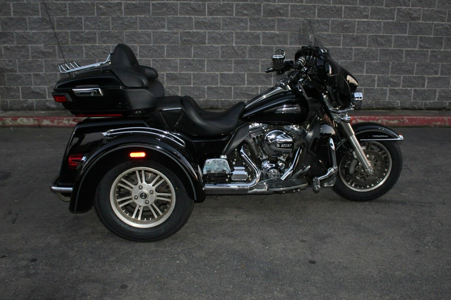 Harley-Davidson® Tri Glide® Ultra 2016 Vivid Black