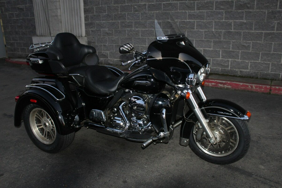 Harley-Davidson® Tri Glide® Ultra 2016 Vivid Black