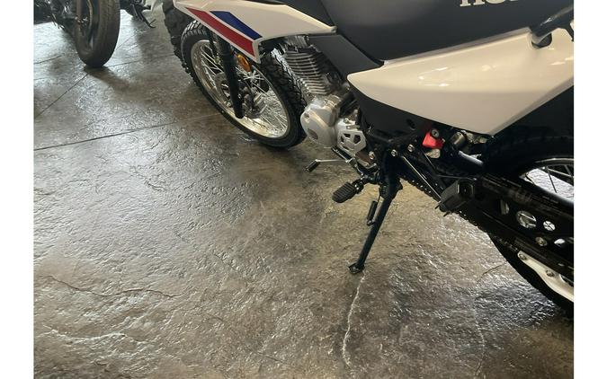 2025 XR™ 150L - Honda