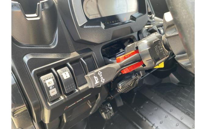 2022 DEFENDER MAX LONESTAR HD10 - Can-Am