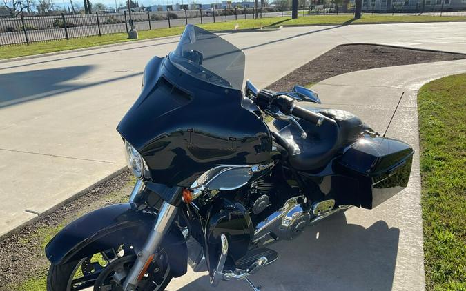 FLHXS 2017 Street Glide® Special