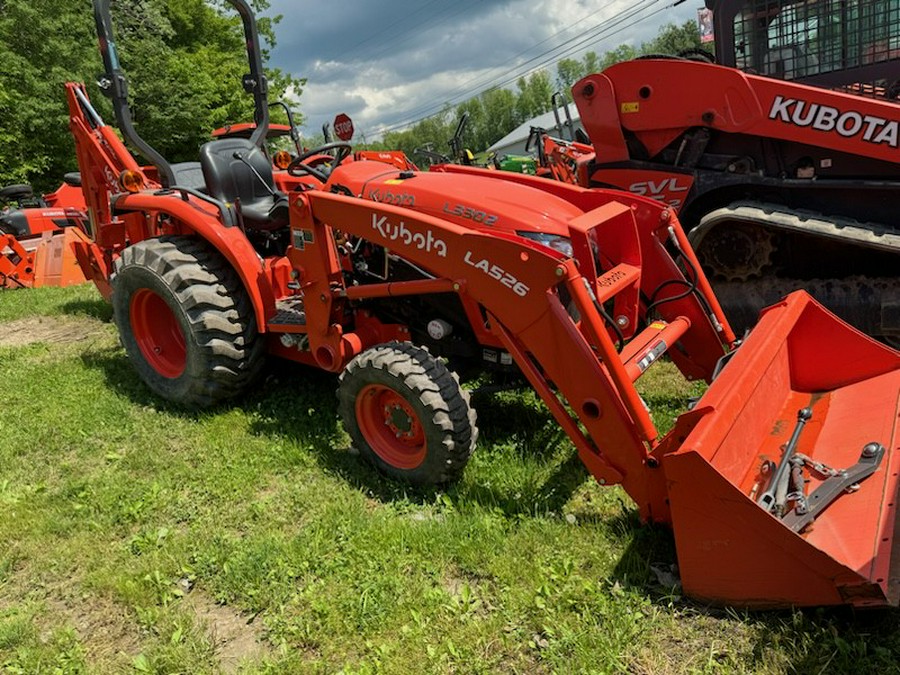 Kubota L3302HST W/LDR / BACKHOE