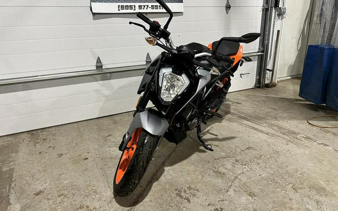 2023 KTM 200 Duke