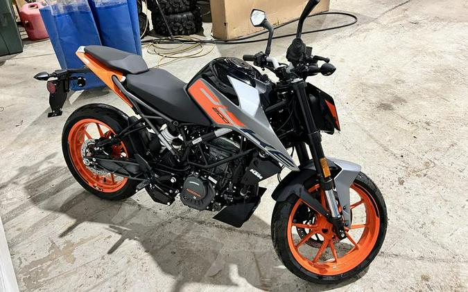 2023 KTM 200 Duke