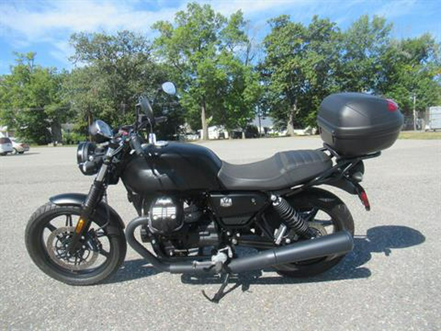 2022 Moto Guzzi V7 Stone