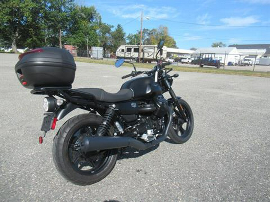 2022 Moto Guzzi V7 Stone